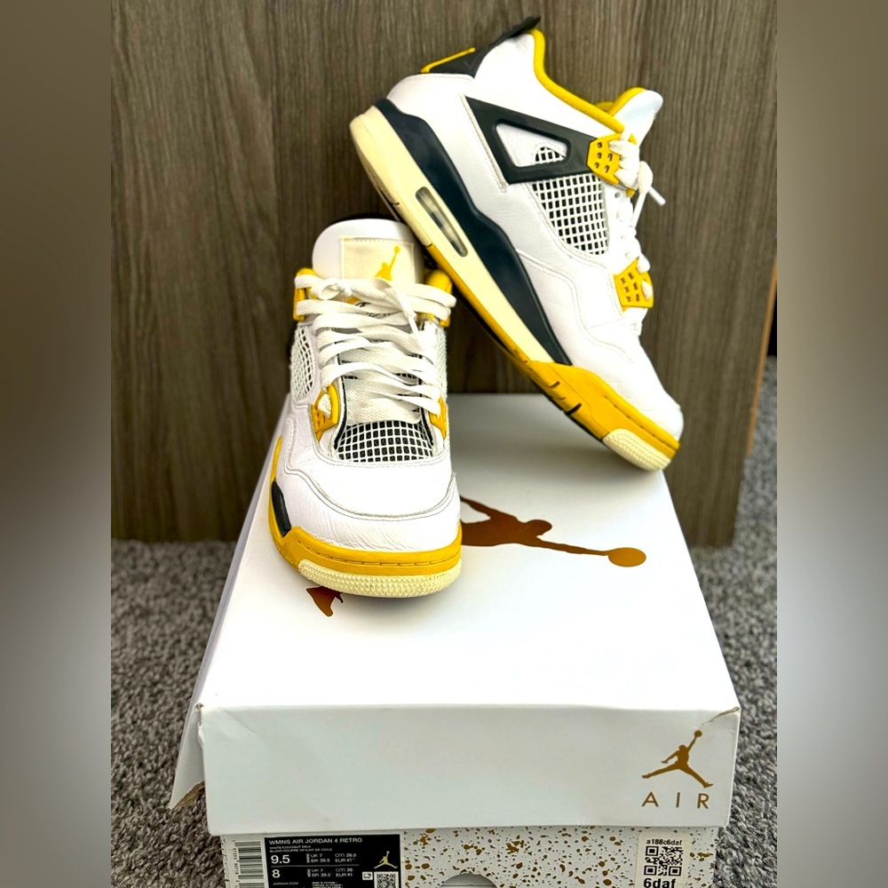 Women’s Air Jordan 4 Retro